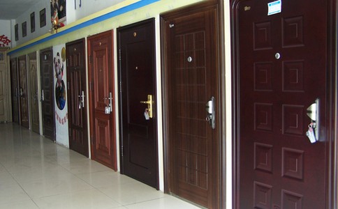 更换防盗门锁芯的方法